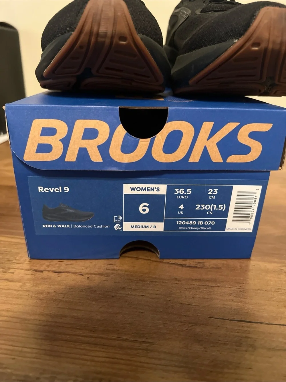 Brooks Revel 9 Womens Black Running Shoes with Brown Outsole